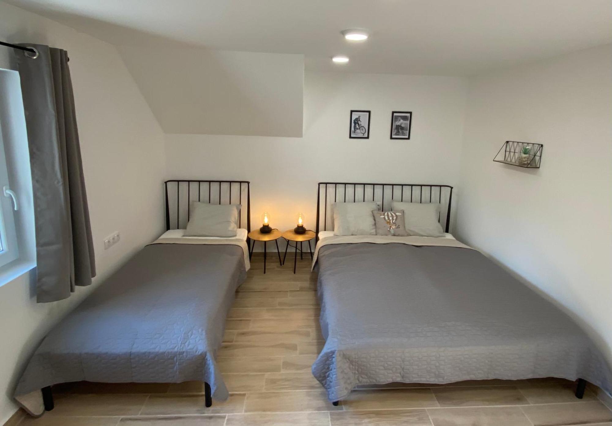 Bike & Fun Apartments - Balatonakarattya Rum bild