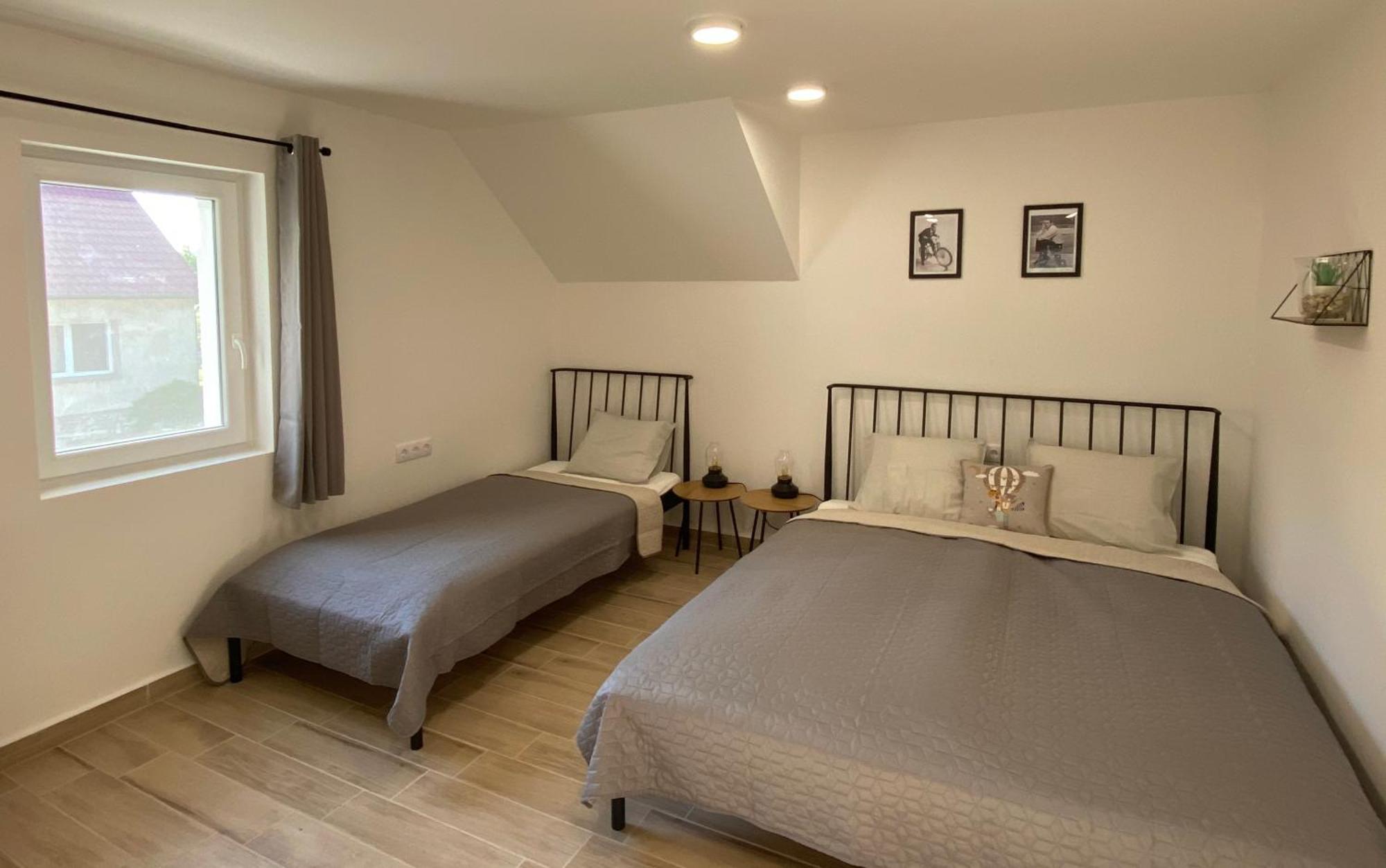 Bike & Fun Apartments - Balatonakarattya Rum bild